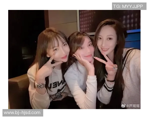 足球明星们的妻子们：她们背后的故事与光辉人生揭秘